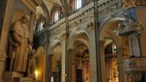 Свещеник нападнат с нож в Ница