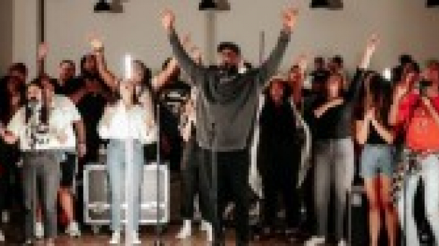 Maverick City Music прославят Бога за наградата „Грами“