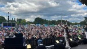Хиляди приемат Христос на евангелизация в Манчестър