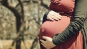 Сурогатното майчинство – нарушение на човешките права