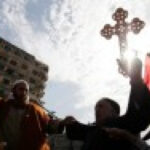 Опожарени домове и нападение над църква в Египет